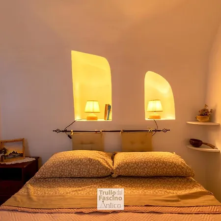 Trullo Dal Fascino Antico 洛科罗通多